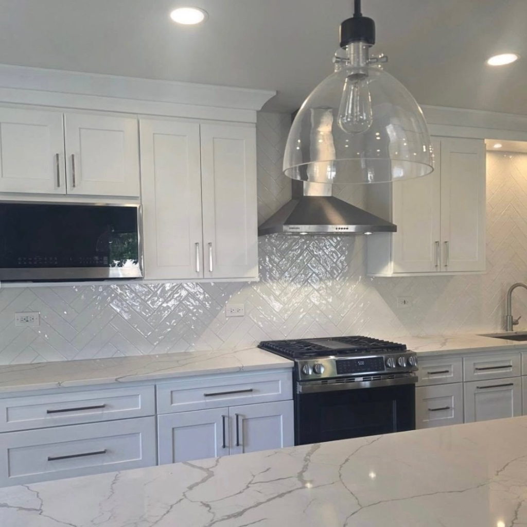 White kitchen with patterned marble backsplash